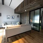 Zum Zollhaus 4*
