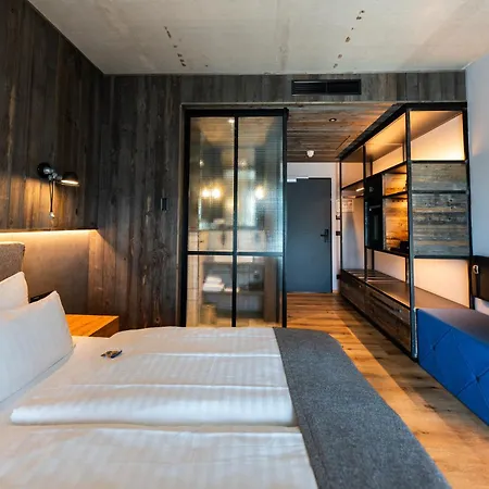Отель Zum Zollhaus 4*