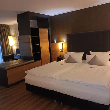 Отель Zum Zollhaus 4*