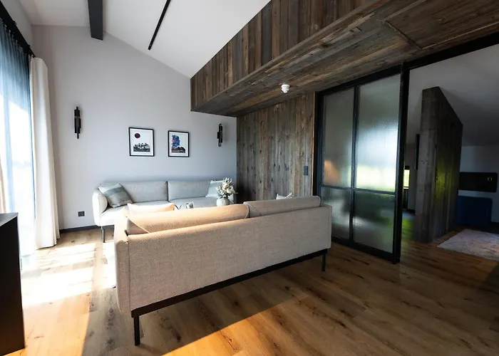Zum Zollhaus 4*